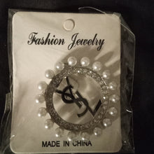 Cargar imagen en el visor de la galería, Designer Brooches