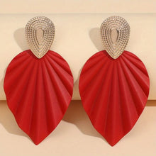 Load image into Gallery viewer, VINTAGE LEAF EARRINGS
