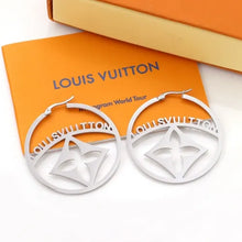 Cargar imagen en el visor de la galería, Designer inspired Hoops