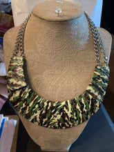Load image into Gallery viewer, Camo necklace