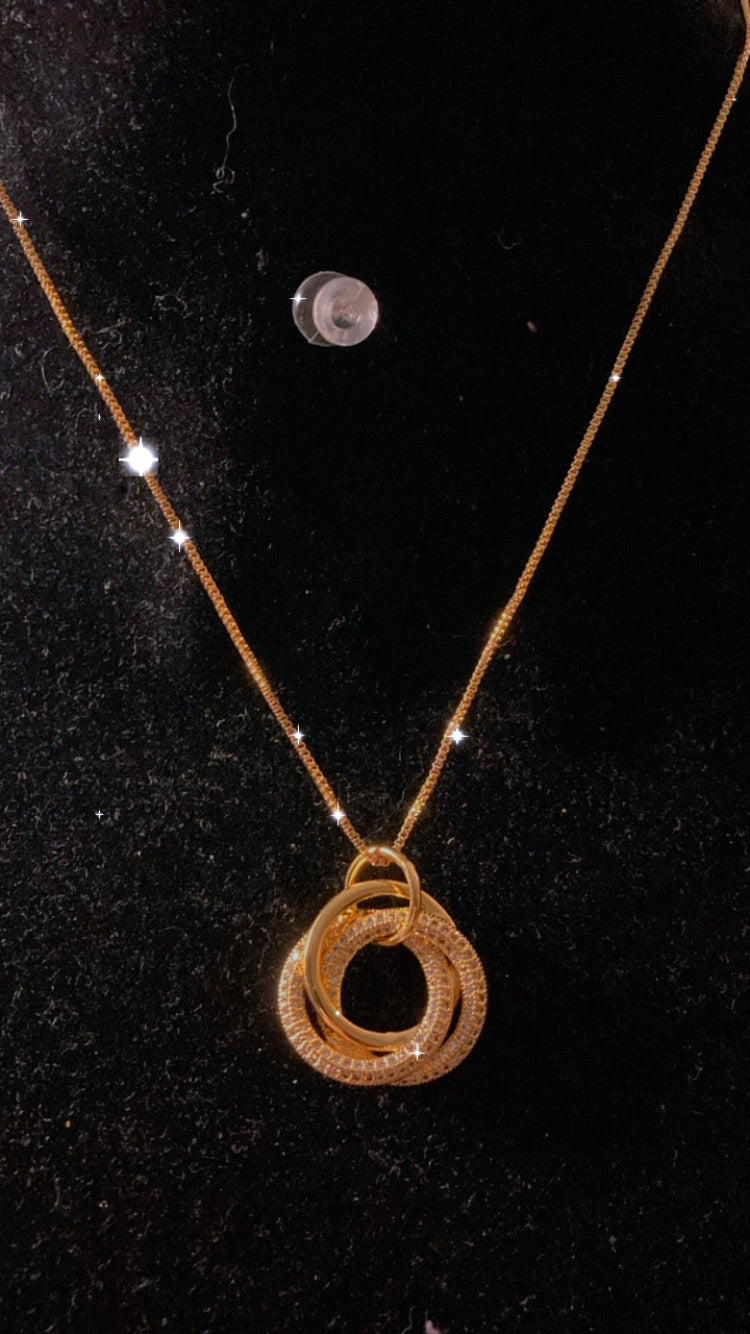 Pretzel diamond cut necklace