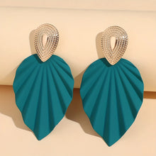 Load image into Gallery viewer, VINTAGE LEAF EARRINGS