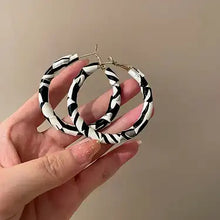 Load image into Gallery viewer, Animal Print earrings