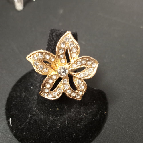 Flower bling ring
