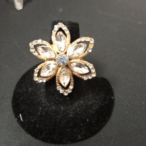 Flower bling ring