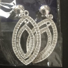 Load image into Gallery viewer, Tear drop clip ons