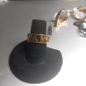 Fashion ring