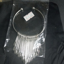 Load image into Gallery viewer, FRINGE BRACELET