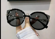 Load image into Gallery viewer, Vintage Frameless UV shades